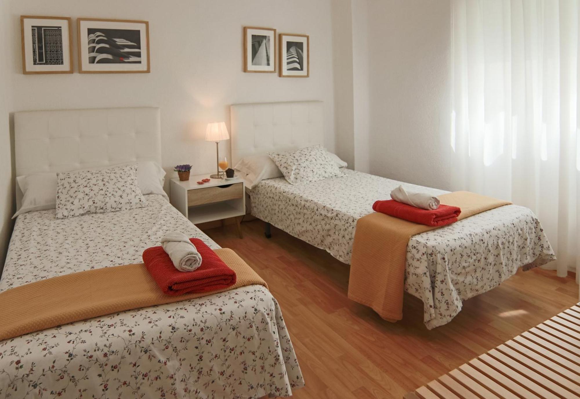 Luminoso. Comodo. Acogedor. Wifi. Junto A Ave บาเลนเซีย ภายนอก รูปภาพ
